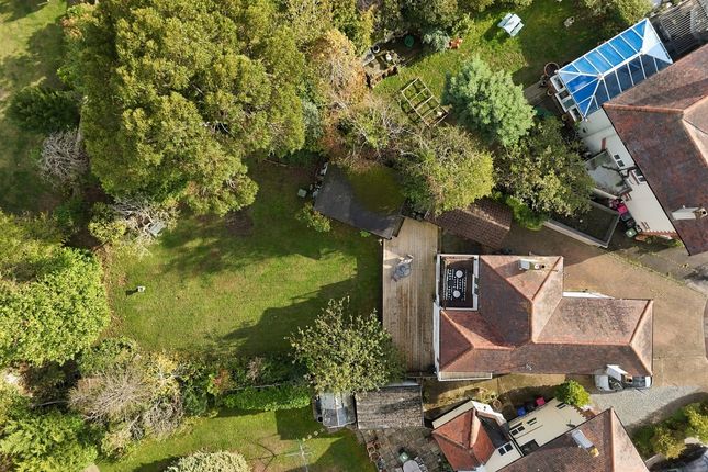 Tudor Gardens, Leigh-on-sea photo 2