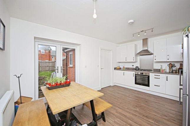 27, Regan Avenue, Stratford-Upon-Avon photo 3
