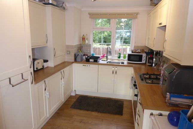 60, Brookside Park, Hawley Lane, Farnborough photo 2