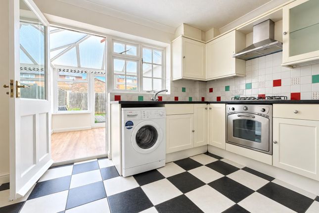 75, Cooper Way, Slough photo 3