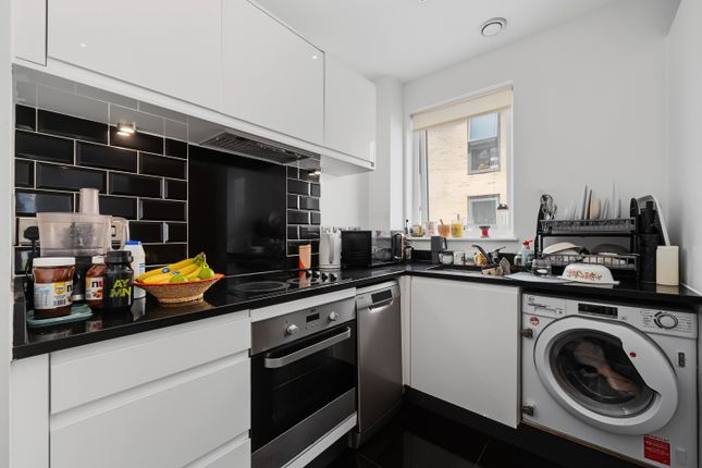 Ledger Court, 6 Chronicle Avenue, London photo 4