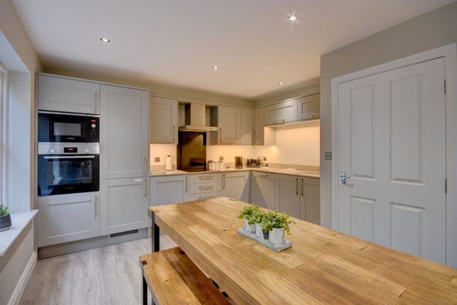 13, Whitehall Landing, Whitby photo 4