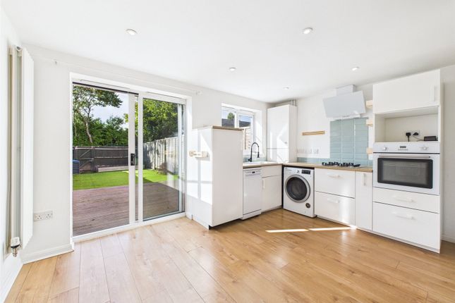 28, Appleyard Close, Cheltenham photo 3