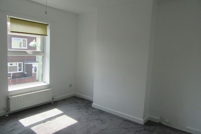 Terraced house to rent in Kent Road, Lowestoft