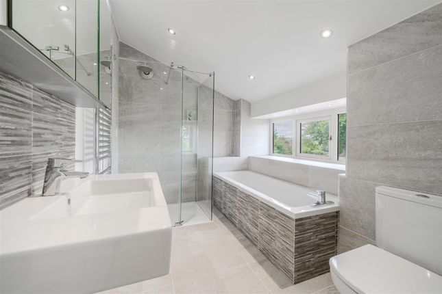 Bathroom.Jpg