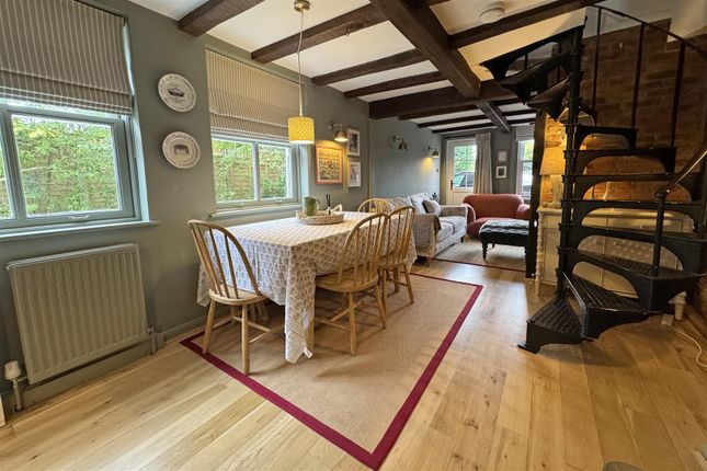 1 Redvers Cottages, Wheeler Lane, Godalming photo 2
