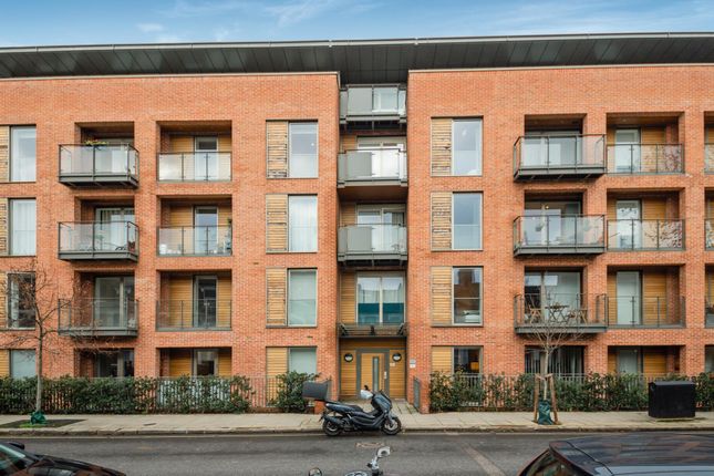 DF Frington House, East Drive, London photo 2