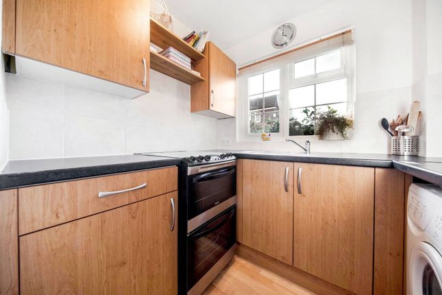 Thumbnail Flat to rent in St Peter's Close, Earlsfield, London