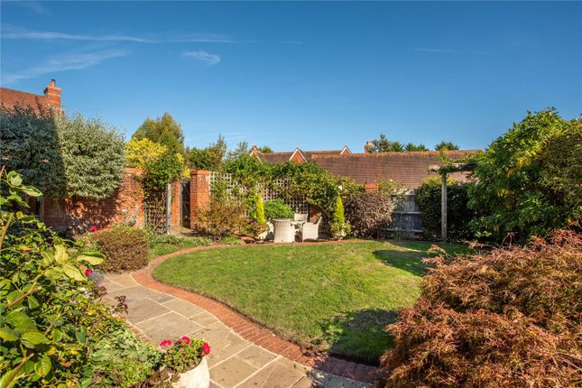 Rykens Lane, Surrey photo 4