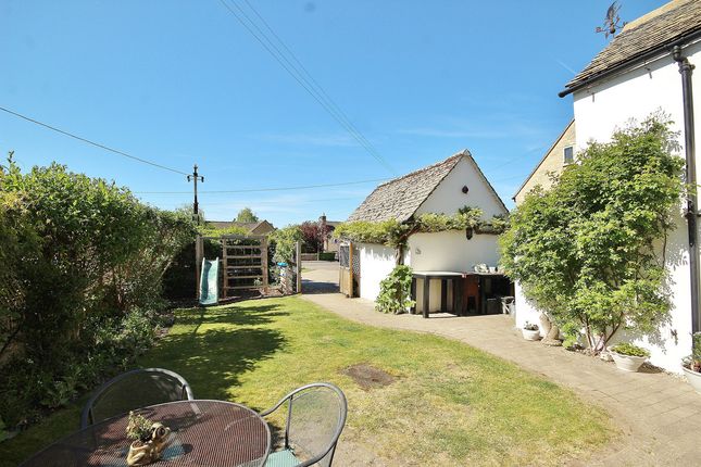 Badger Cottage, 17 Standlake Road, Ducklington photo 4