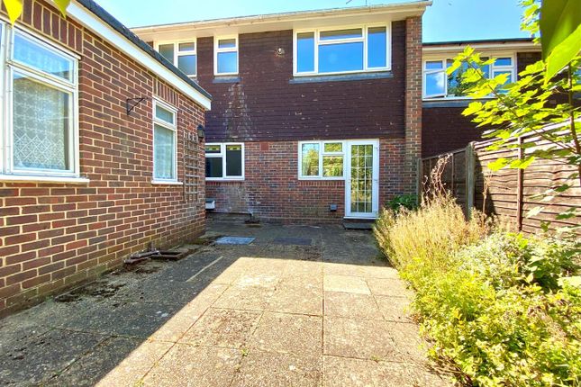 2, Court Close, Liphook photo 4