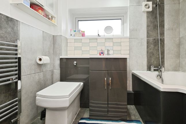 43, Perry Spring, Harlow photo 4