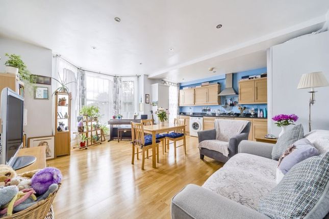 Thumbnail Flat for sale in Southwood Road, London