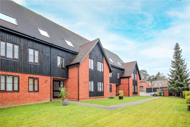 Thumbnail Flat to rent in The Barn, Mount Road, St. Albans, Hertfordshire