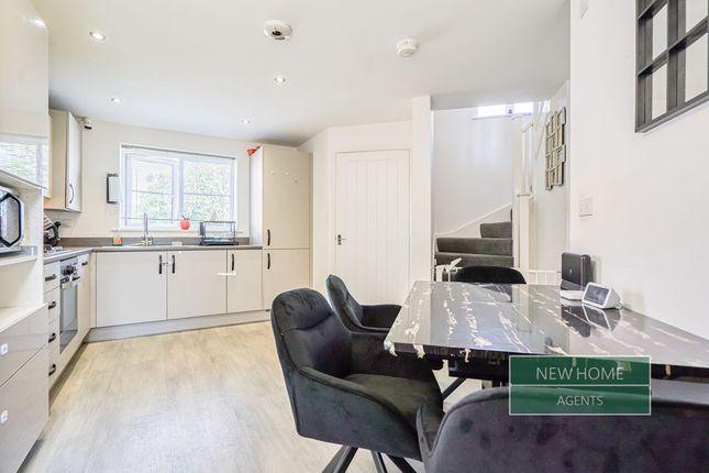 2, Colliers Way, Leigh photo 4