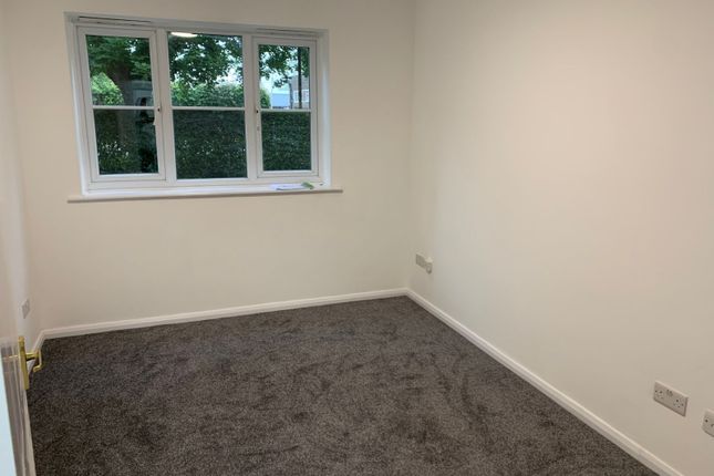 2 Highfield House, Town Mead, Crawley photo 5
