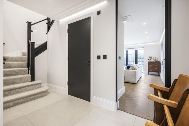 2, Watersplash Mews, Borehamwood photo 3