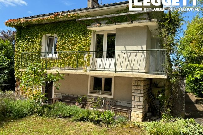 Thumbnail Villa for sale in Angoulême, Charente, Nouvelle-Aquitaine