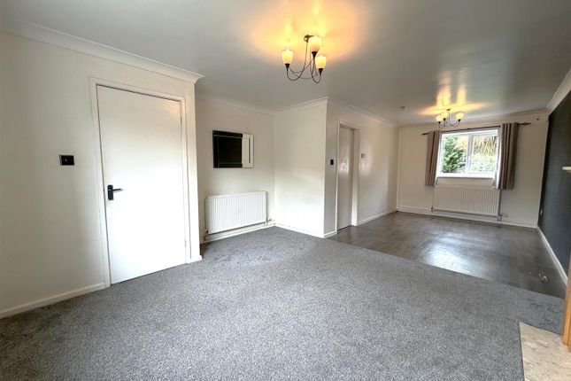 49, Quakerfields, Westhoughton photo 2