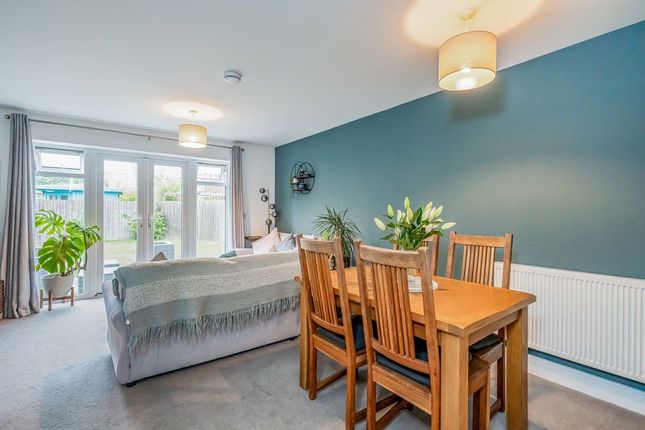 23, Patricia Way, Chichester photo 4