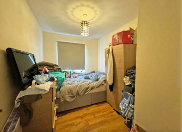 Flat for sale in Haysoms Close, Romford