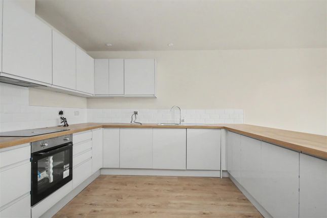 Flat 4, 95, High Street, Rushden photo 4
