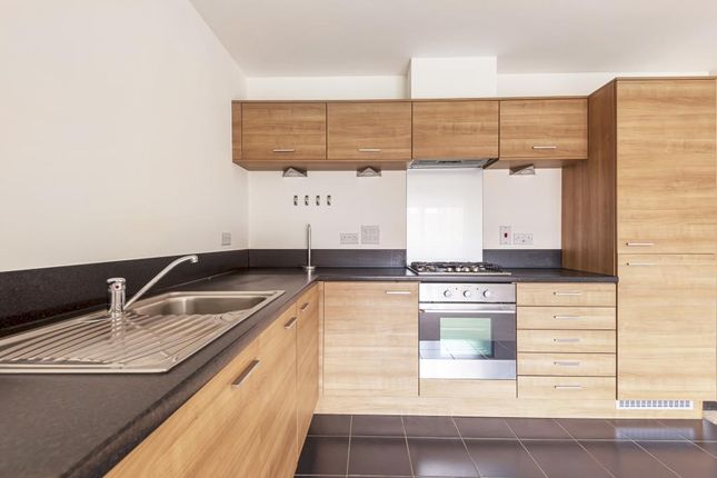 Flat to rent in Whale Avenue, Reading