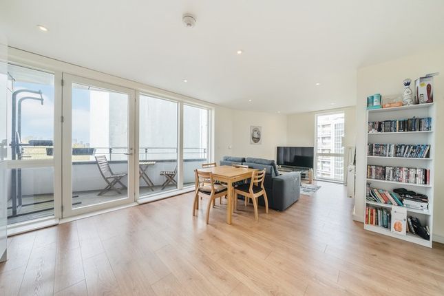Thumbnail Flat for sale in St. James's Crescent, Brixton, London