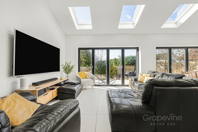 68, Wessex Gardens, Reading photo 4
