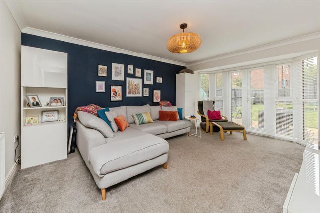 6, Ellis Close, Crewe photo 4