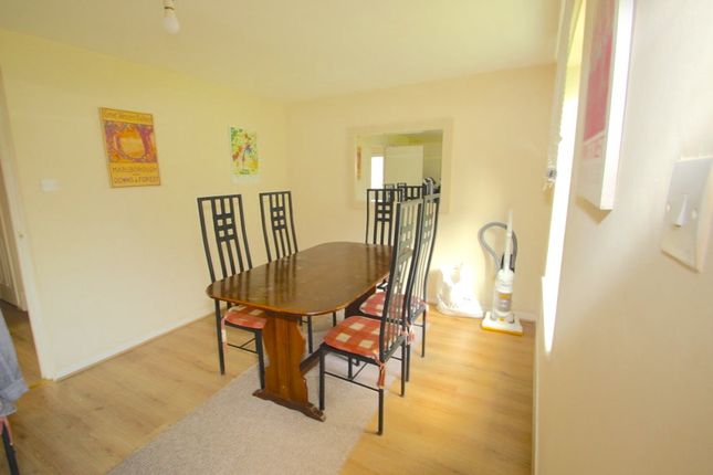 42, Kestrel Lane, Wellingborough photo 2