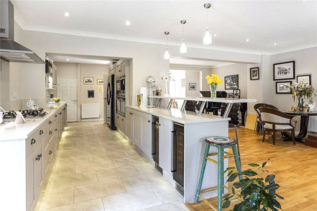 36, Meadway, Surrey photo 4