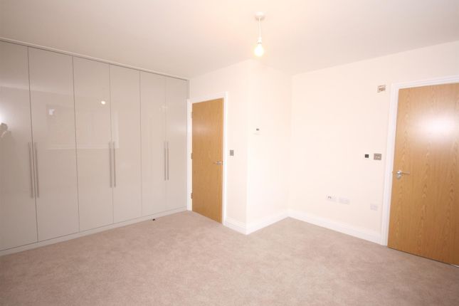34, Oaks Lane, Leatherhead photo 4