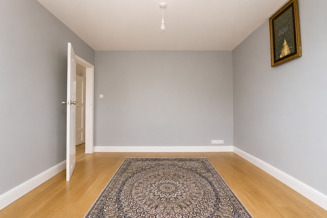 45, Chester Avenue, Luton photo 4