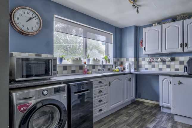 107, Bowleymead, Swindon photo 2