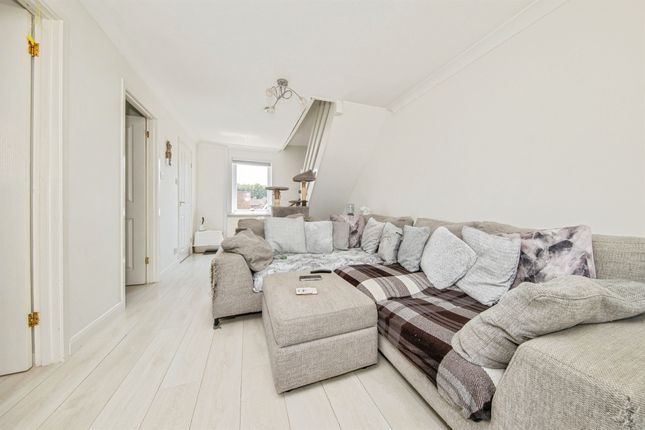 59, Aylward Close, Ipswich photo 4