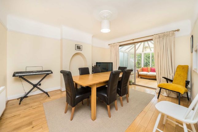 29, Hillcote Avenue, London photo 3