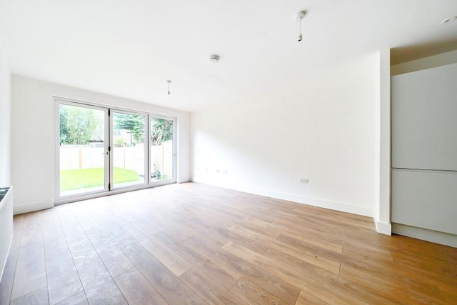 4 West Wey, 29, Byfleet Road, New Haw photo 2