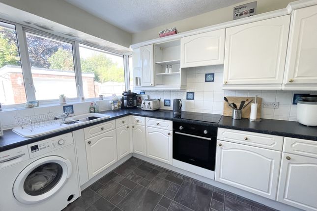 83, Waring Drive, Thornton photo 4