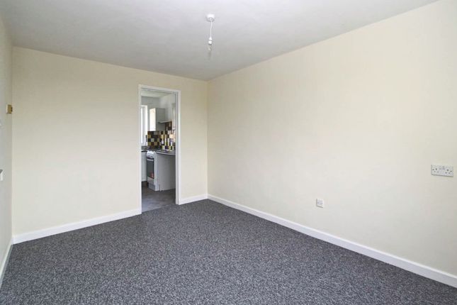 11, Turnpike Avenue, Wotton-under-Edge photo 2