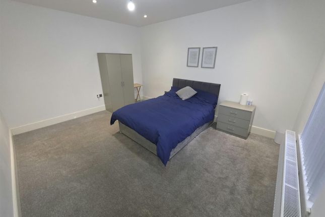 Room 4, 409, Church Road, Bolton photo 2