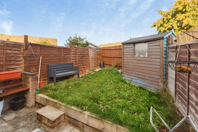 17, Parrot Close, Aylesbury photo 4