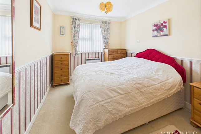 22, Roseacre Gardens, Welwyn Garden City photo 3