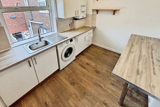 39, Cross Lane, Manchester photo 4