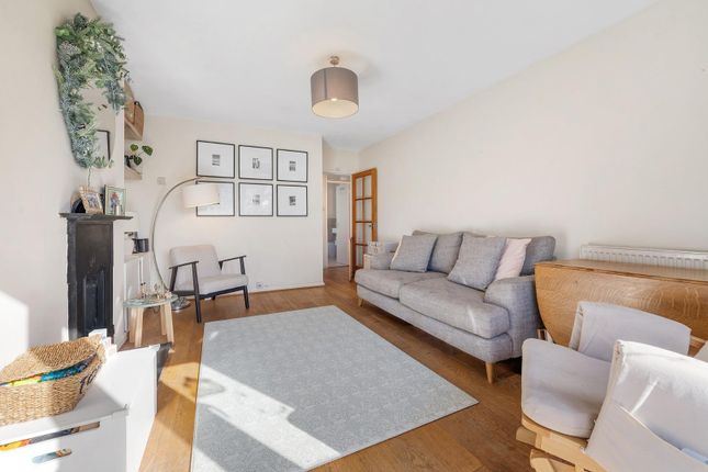 Flat 12, Daisy Dormer Court, Trinity Gardens, London photo 3
