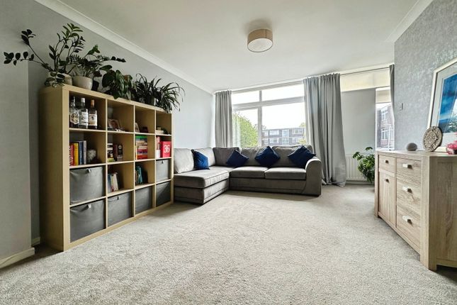 18, Abbots Way, Finchfield, Wolverhampton photo 3