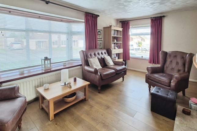 2, Maidstone Drive, Burntwood photo 4