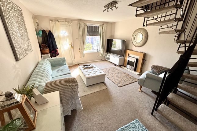 48, Gainsborough Way, Yeovil photo 3
