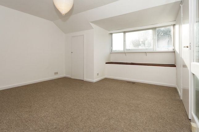 Terraced house to rent in London Road, London