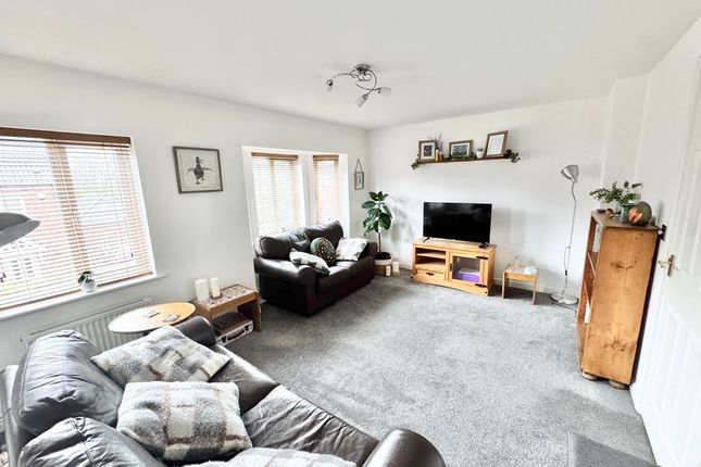 18, Darwin Crescent, Loughborough photo 2